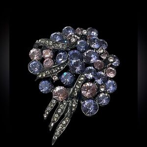 Elegant Joan rivers Floral Crystal Brooch